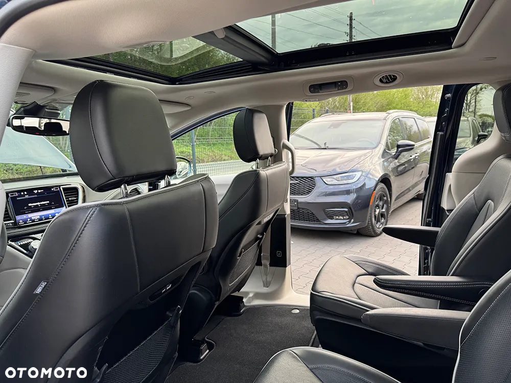 Chrysler Pacifica - 12