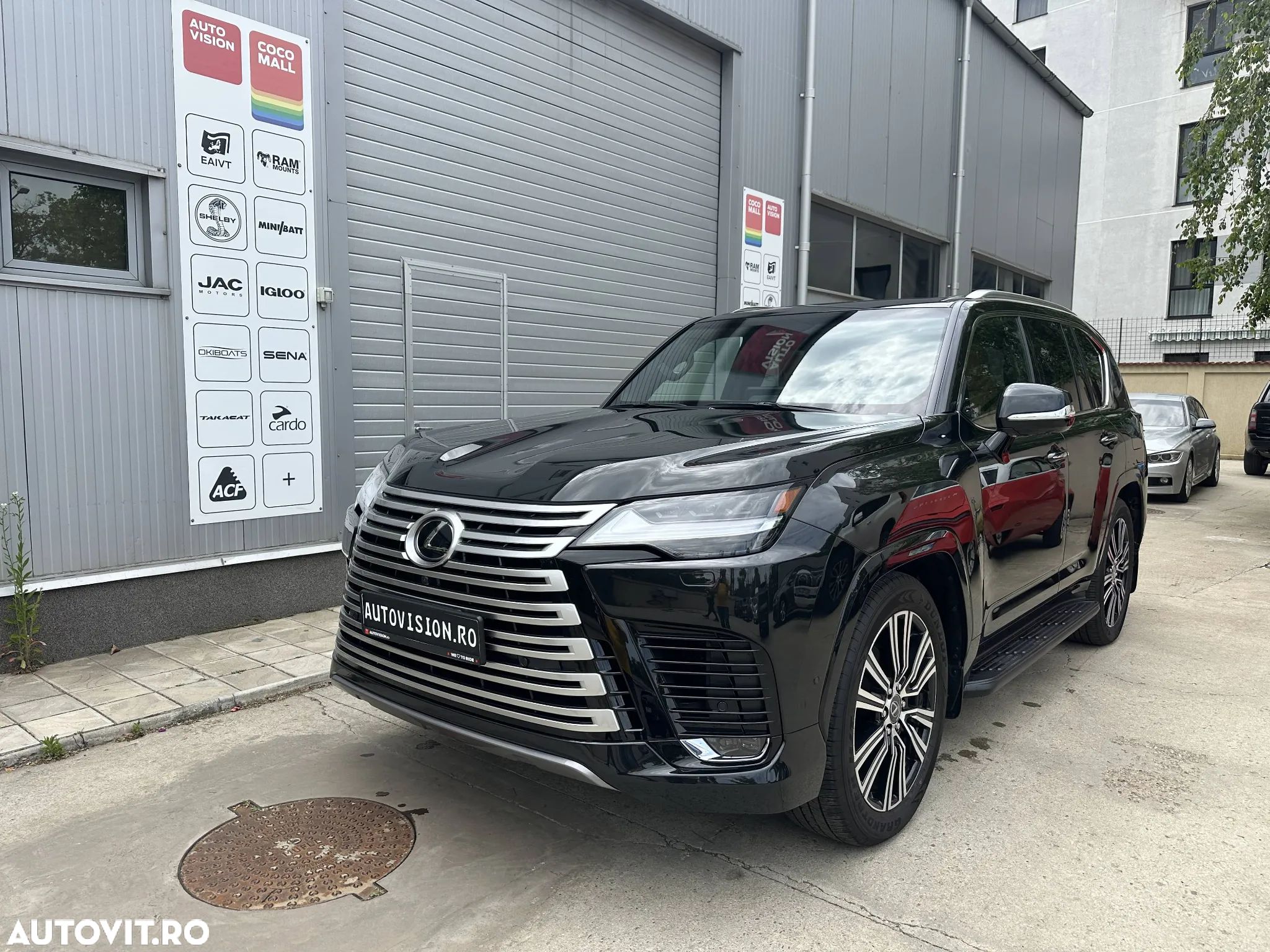 Lexus Seria LX - 1