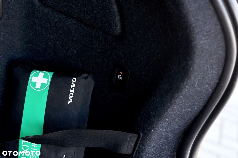 Volvo XC 40 T3 Momentum Pro - 17