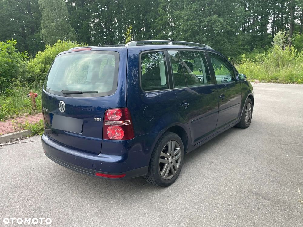 Volkswagen Touran - 4