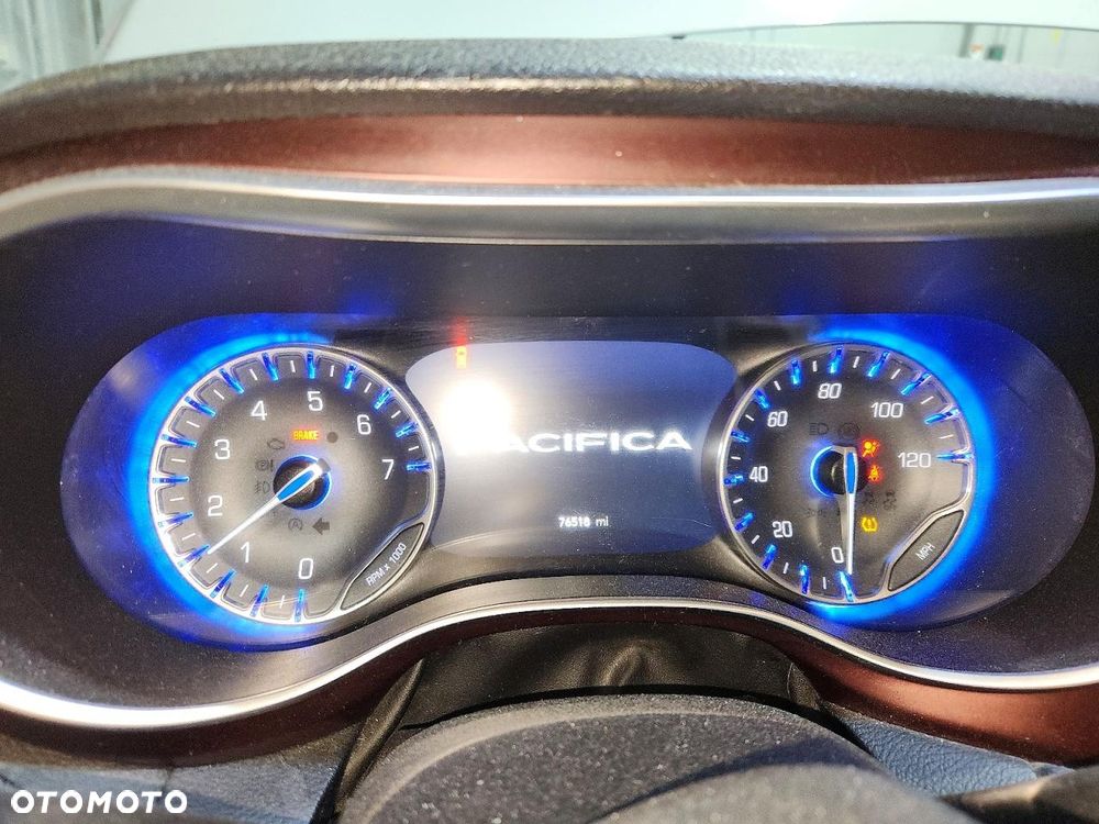 Chrysler Pacifica - 11