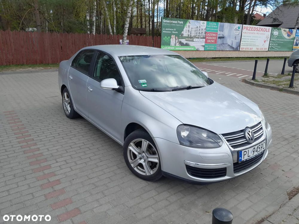 Volkswagen Jetta - 2