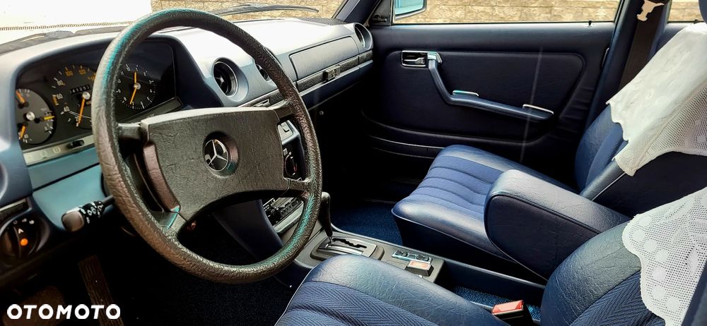 Mercedes-Benz W123 - 18