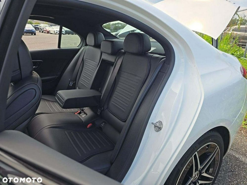 Mercedes-Benz Klasa C 300 4Matic 9G-TRONIC AMG Line - 10
