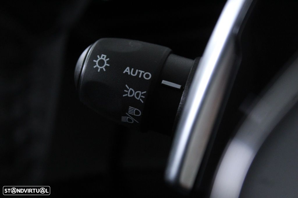 Peugeot 208 1.2 Hybrid Allure e-DCS6 - 24