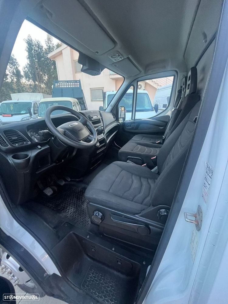 Iveco Daily Contentor com Plataforma - 11
