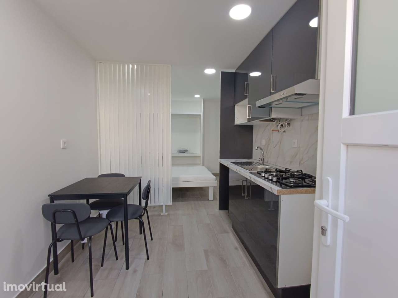 T0  remodelado na Abrigada com terraço - Grande imagem: 2/11