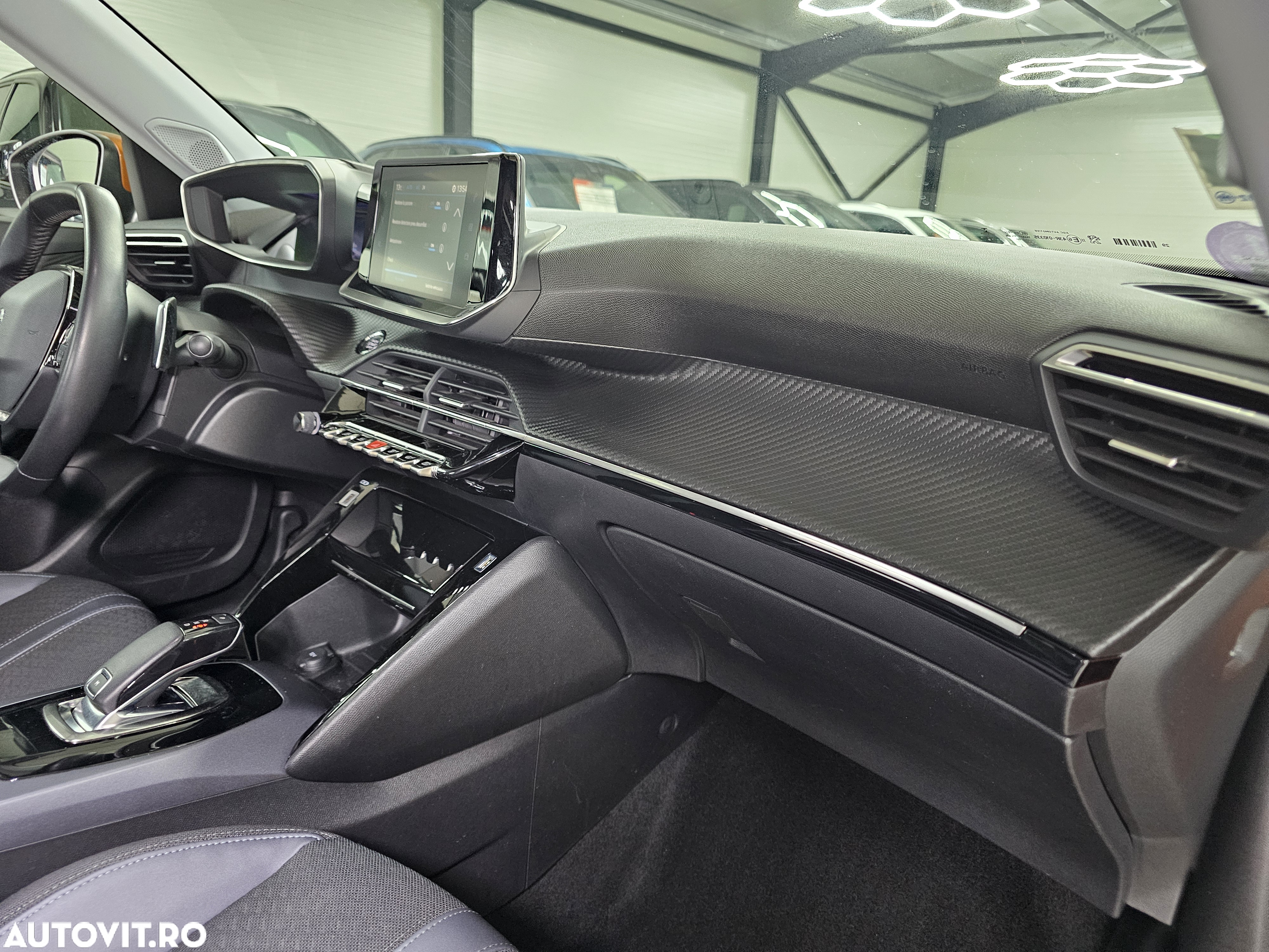 Peugeot 2008 PureTech 130 EAT8 Allure - 16