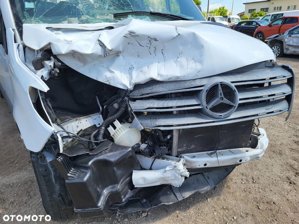 Mercedes-Benz Sprinter - 11