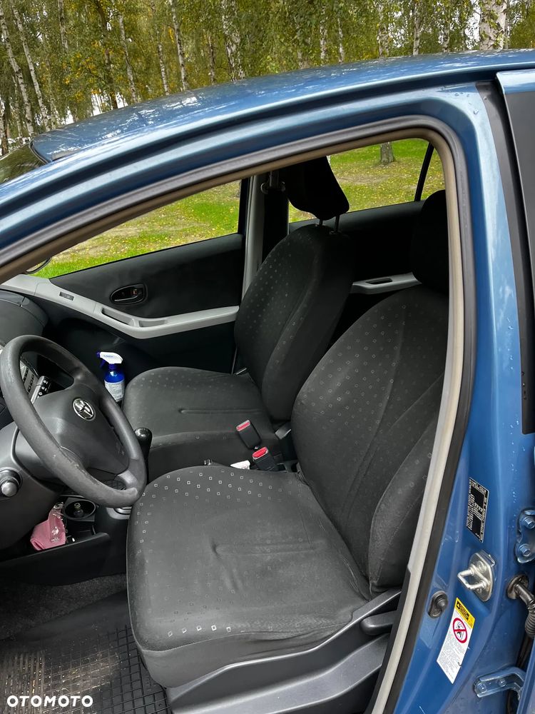 Toyota Yaris - 10