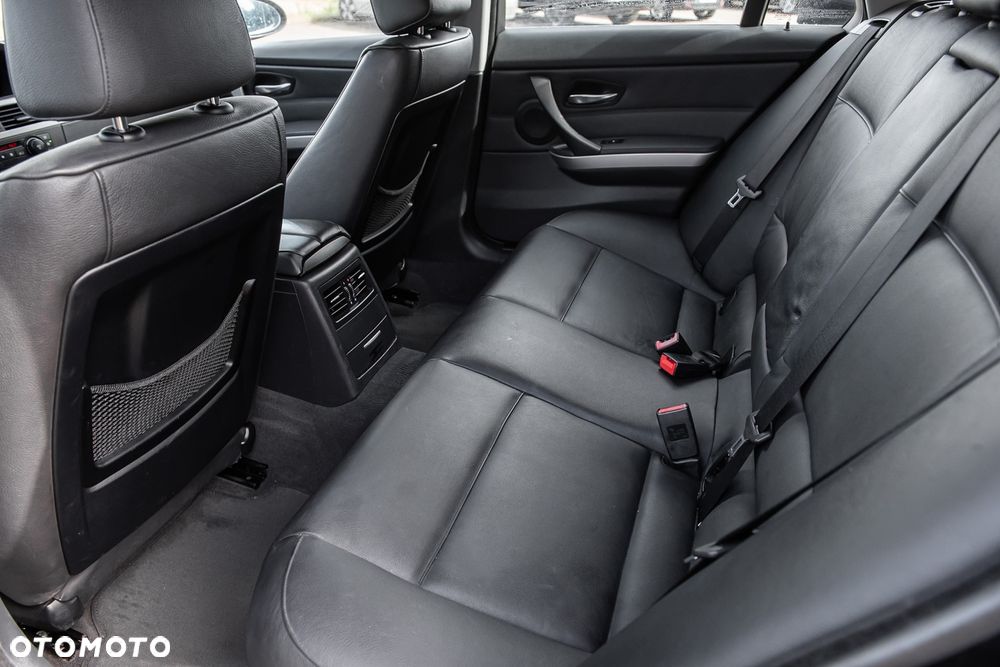 BMW Seria 3 330i - 21