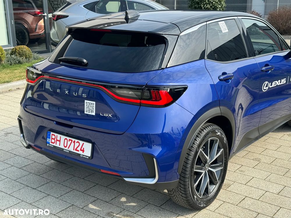 Lexus LBX - 9