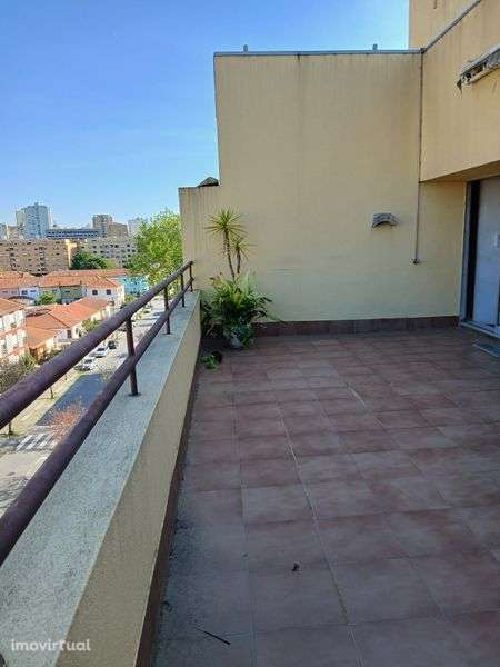 T2 com terraço de  24m2 - Grande imagem: 2/4