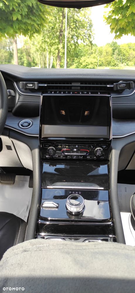 Jeep Grand Cherokee - 28