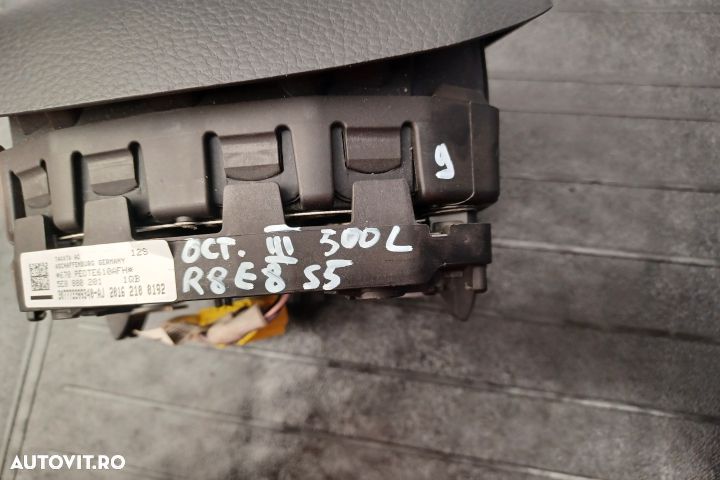 Airbag volan / sofer 5E0880201 PIESA NOUA 5E0880201 Skoda Octavia 3 [ - 4