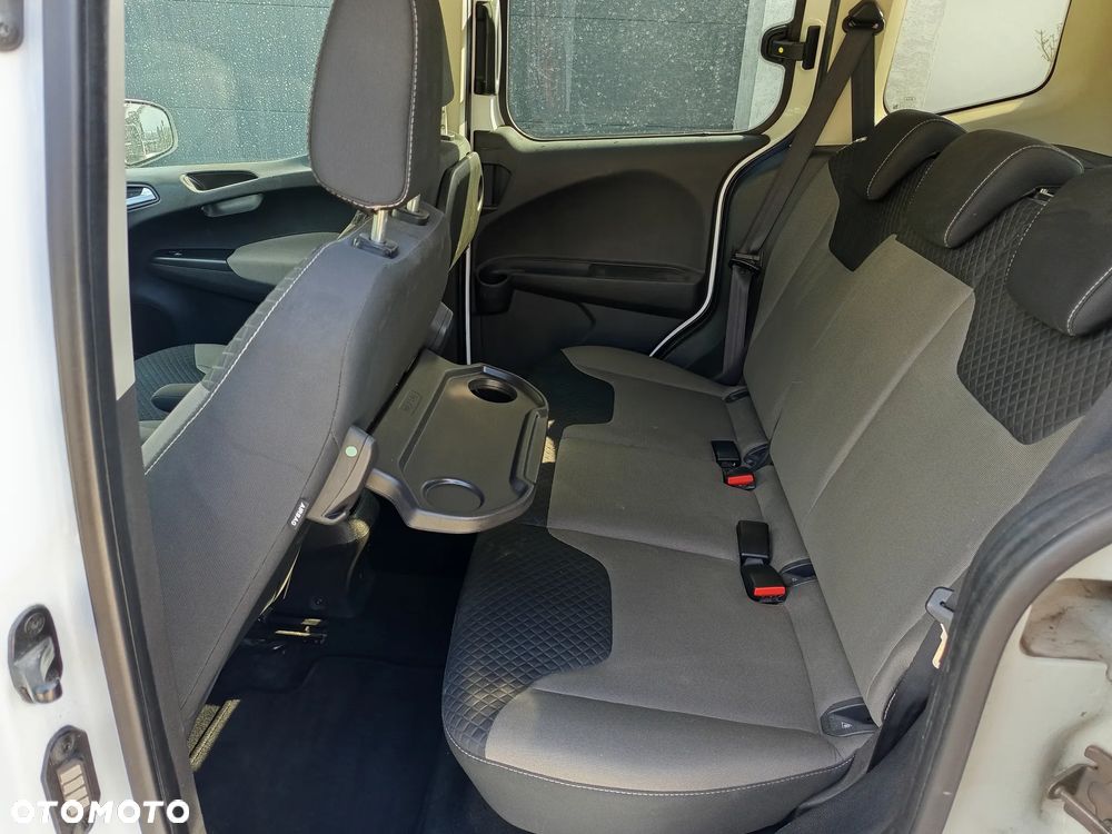 Ford Tourneo Courier - 9