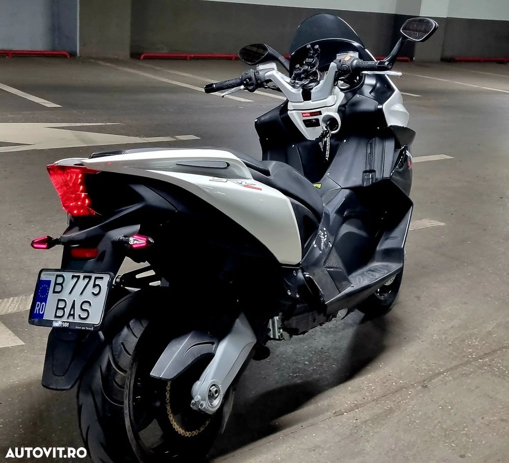 Aprilia SR GT - 3