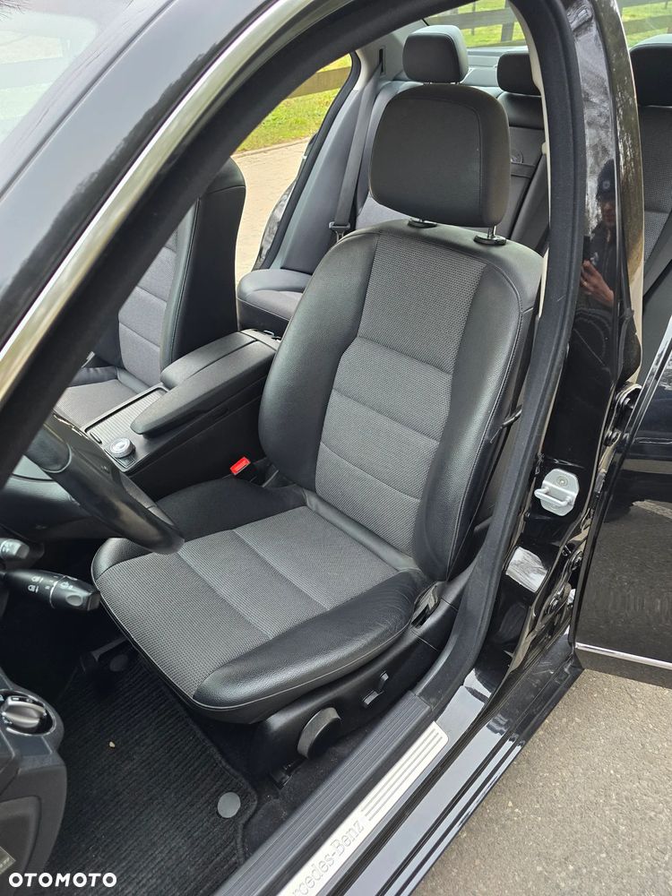 Mercedes-Benz Klasa C 180 CGI Automatik BlueEFFICIENCY Avantgarde - 21