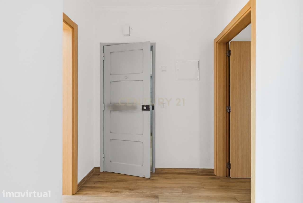 Apartamento T3 renovado centro da Ericeira - Grande imagem: 2/17