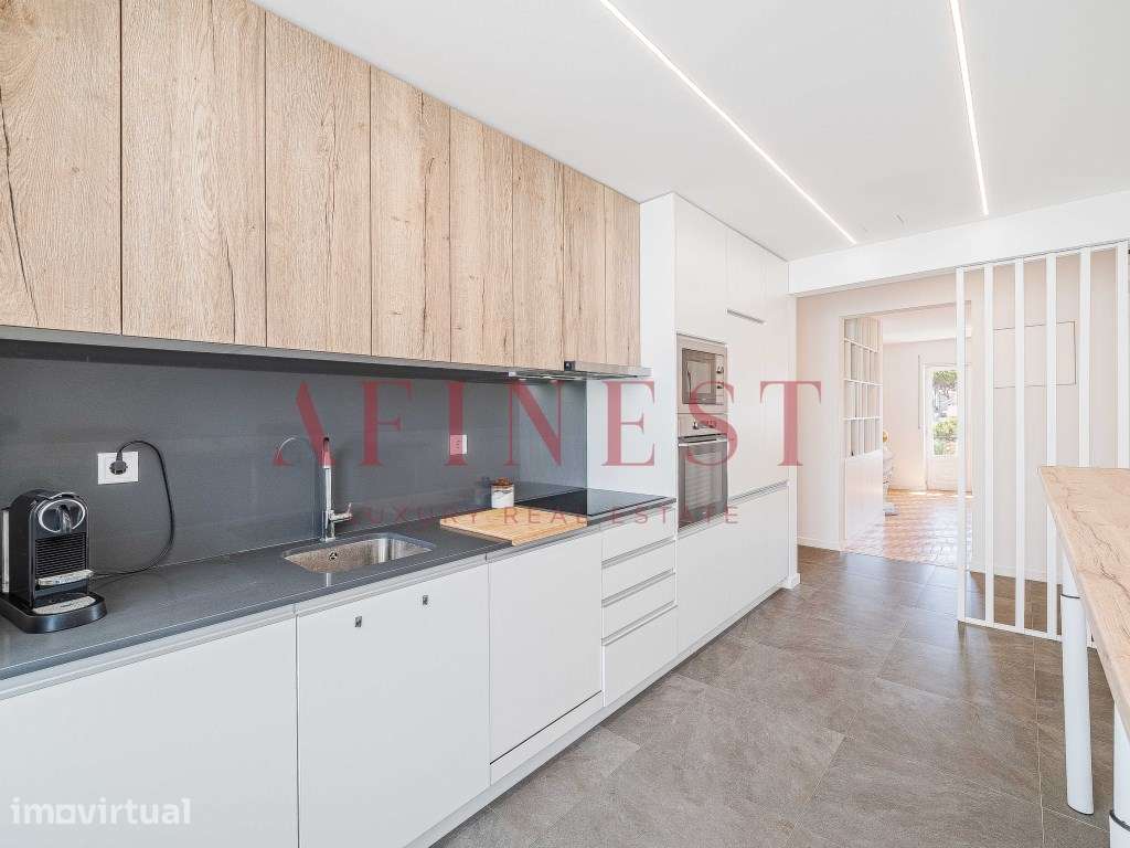 T2 Remodelado em Alcabideche | Pronto a Habitar | Nascente/Poente |