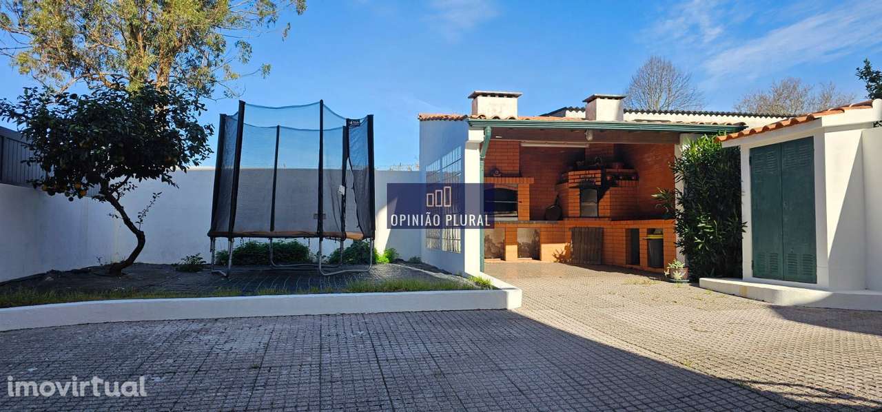 Moradia T4 Independente com Jardim e Garagem em Perosinho - Grande imagem: 3/40