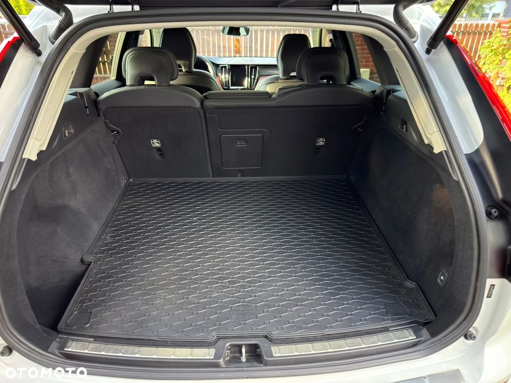 Volvo XC 60 B5 B AWD Plus Dark - 22