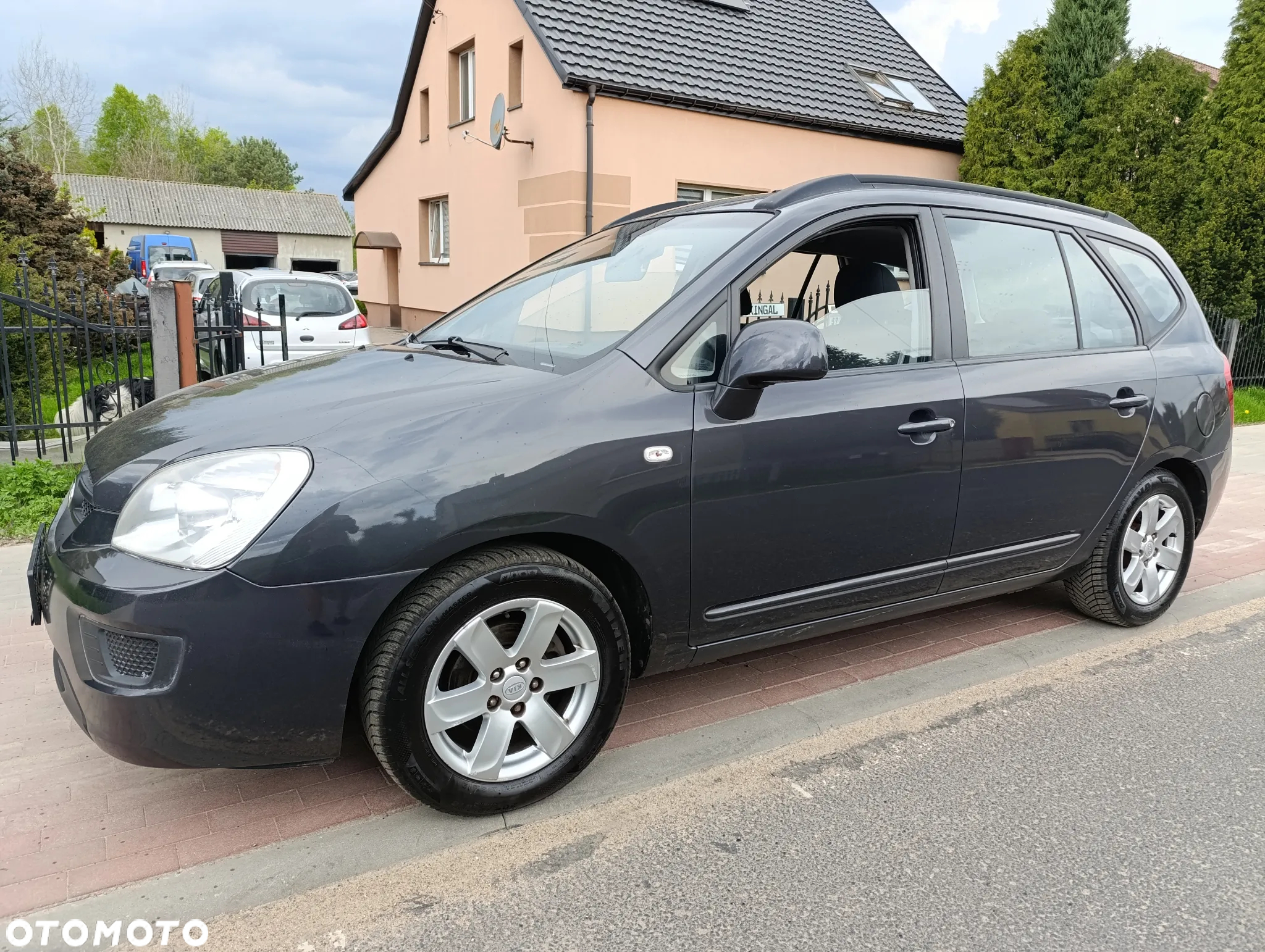Kia Carens 2.0 CVVT LX - 19
