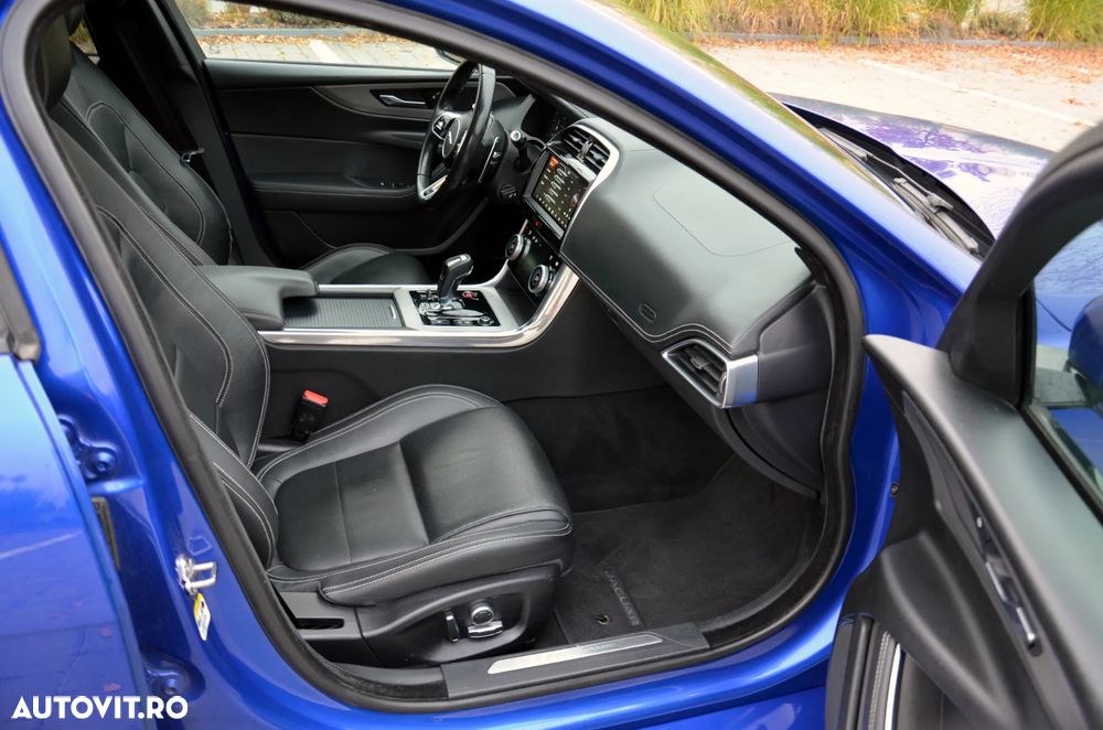 Jaguar XE 2.0 AWD R-Sport - 13