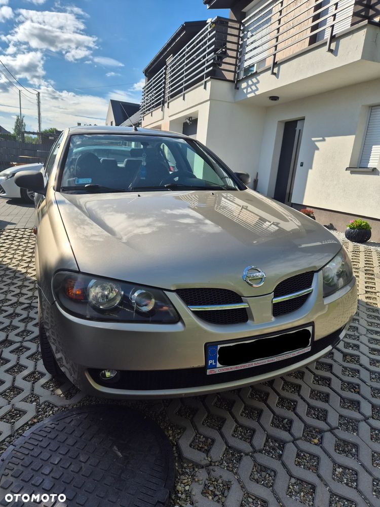 Nissan Almera 1.5 Base - 2