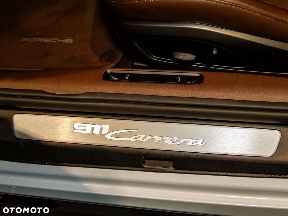 Porsche 911 Carrera - 16