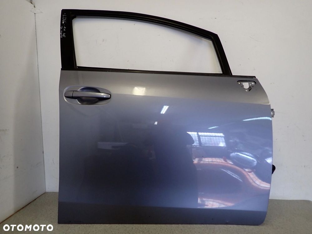TOYOTA VERSO 09-13 DRZWI PRZEDNIE PRAWE 8T4 - 1