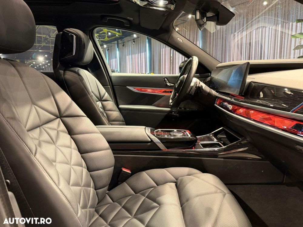 BMW Seria 7 740d xDrive MHEV - 24