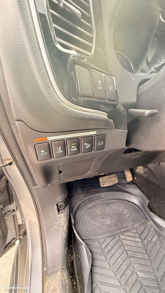 Mitsubishi Outlander - 16