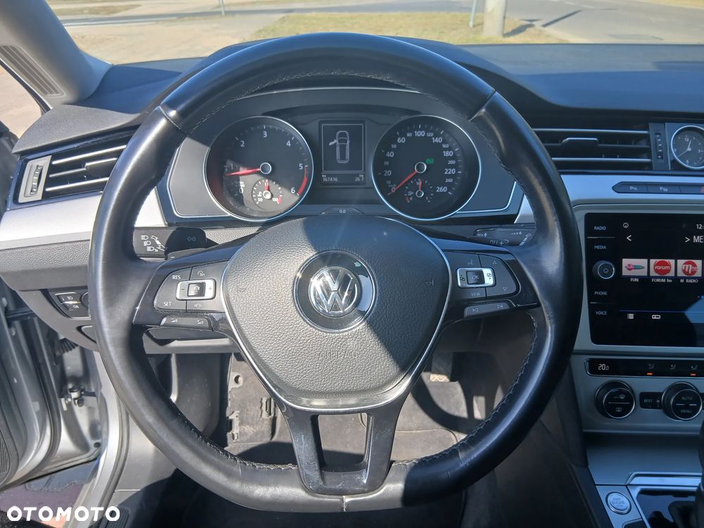 Volkswagen Passat 2.0 TDI SCR DSG Trendline - 14