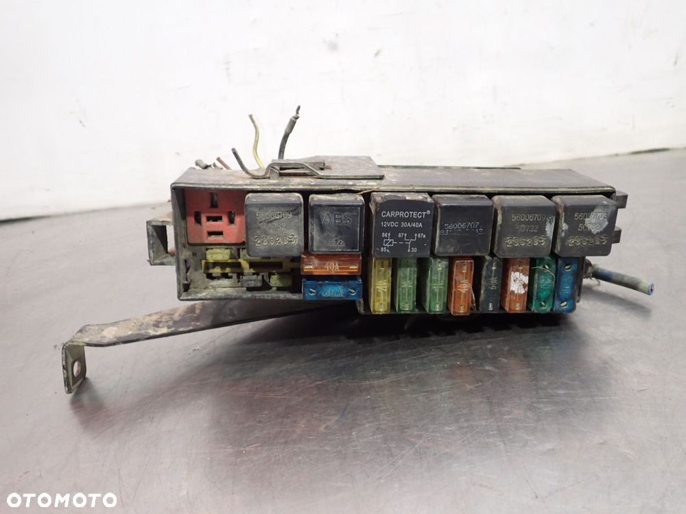 SKRZYNKA BEZPIECZNIKÓW JEEP GRAND CHEROKEE I - 2