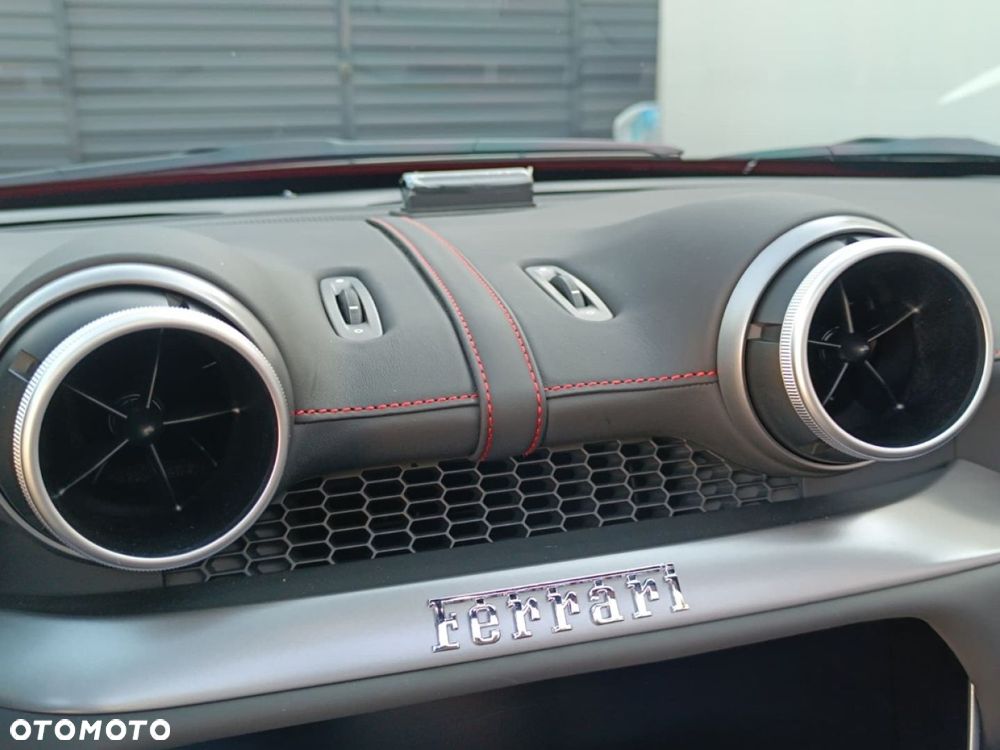 Ferrari Portofino - 30