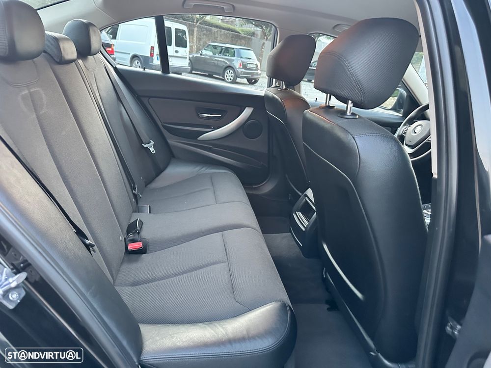 BMW 320 d Auto Line Modern - 37