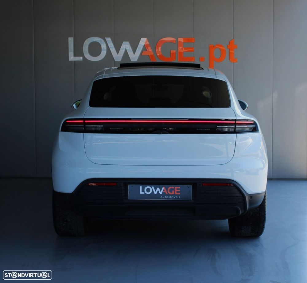 Porsche Macan Electric 4 - 11