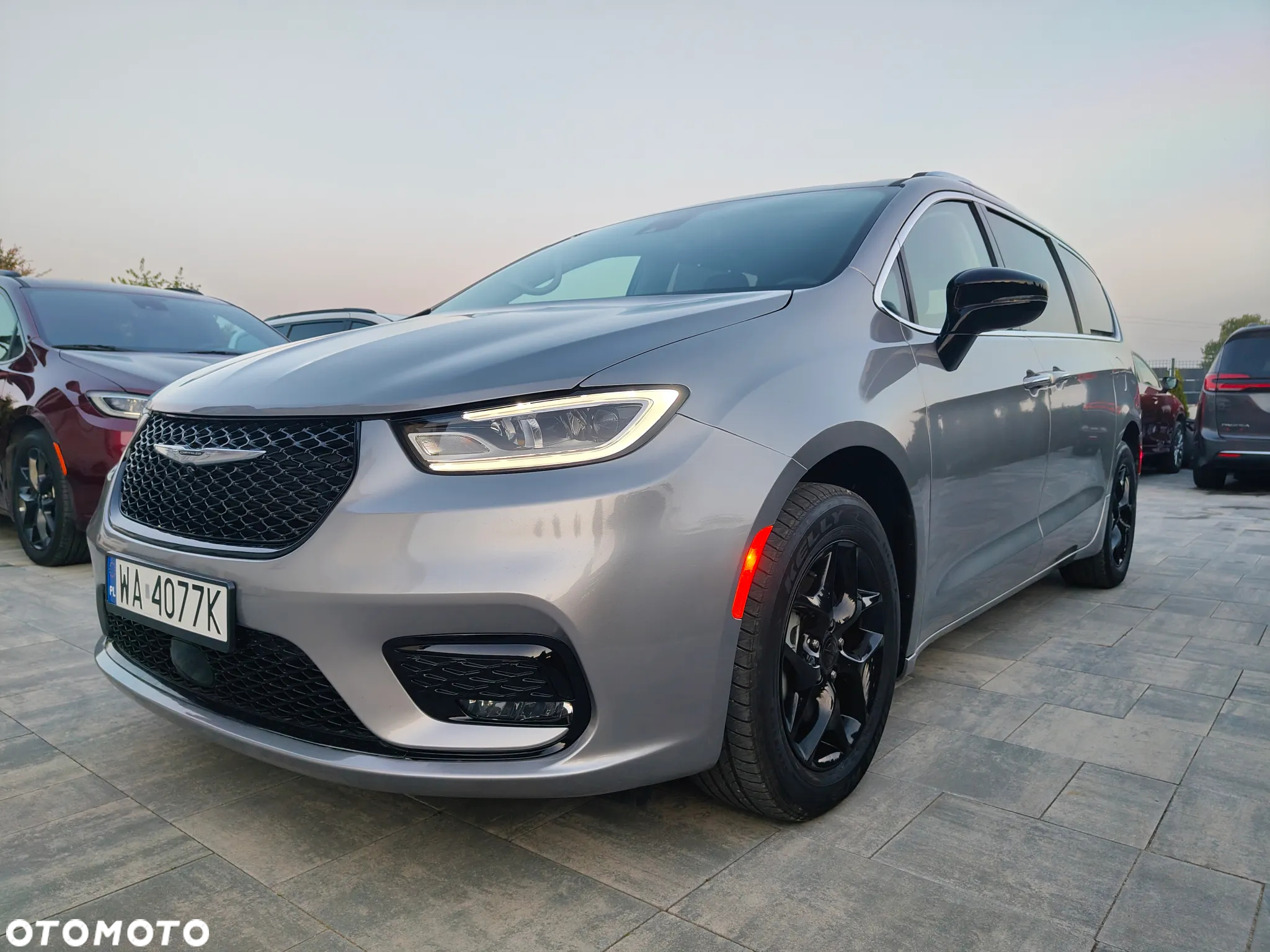 Chrysler Pacifica - 8