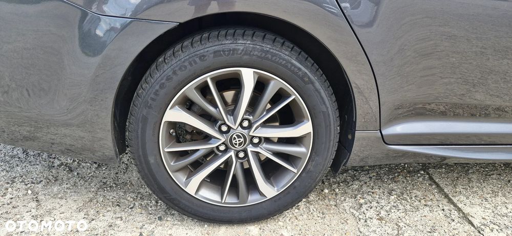 Toyota Avensis - 8
