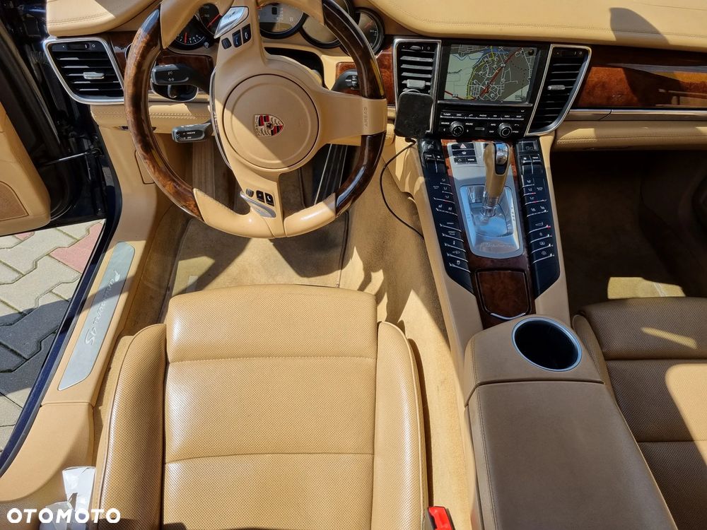 Porsche Panamera 4S - 24