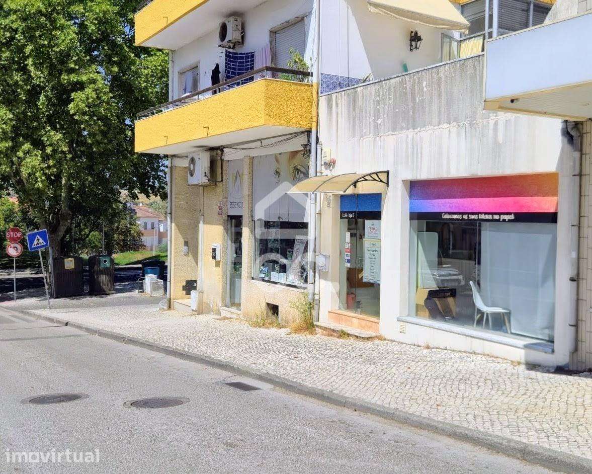 Loja com R/C e cave em Torres Novas | 120 m² - Grande imagem: 2/11