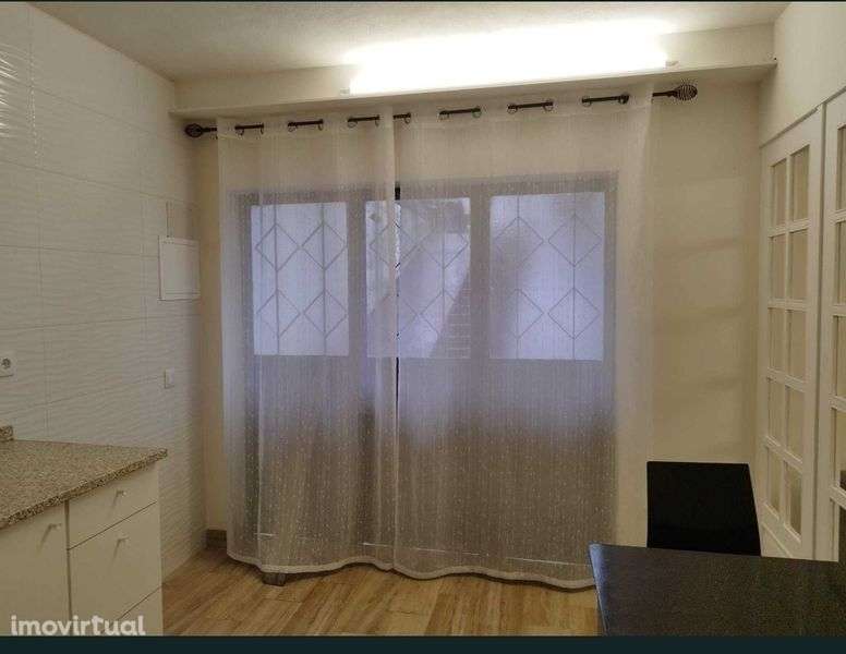 Arrendo T0 mobilado - Grande imagem: 3/4