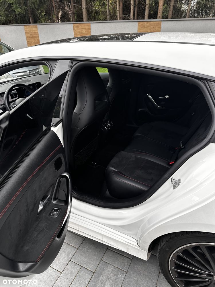 Mercedes-Benz CLA - 27