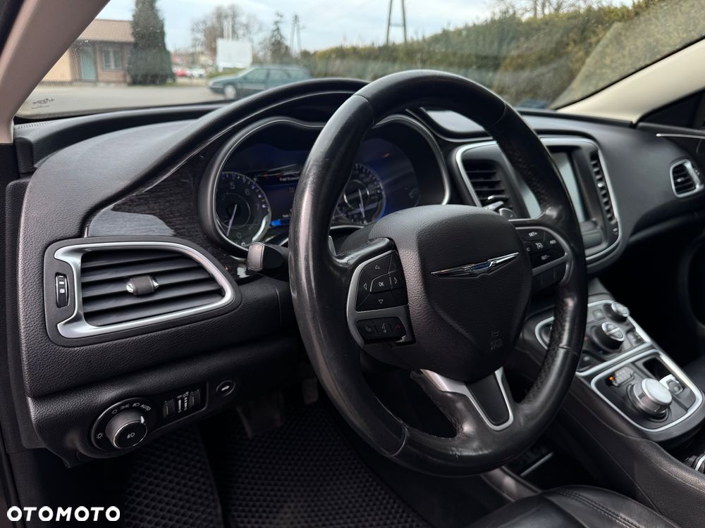 Chrysler 200 - 6
