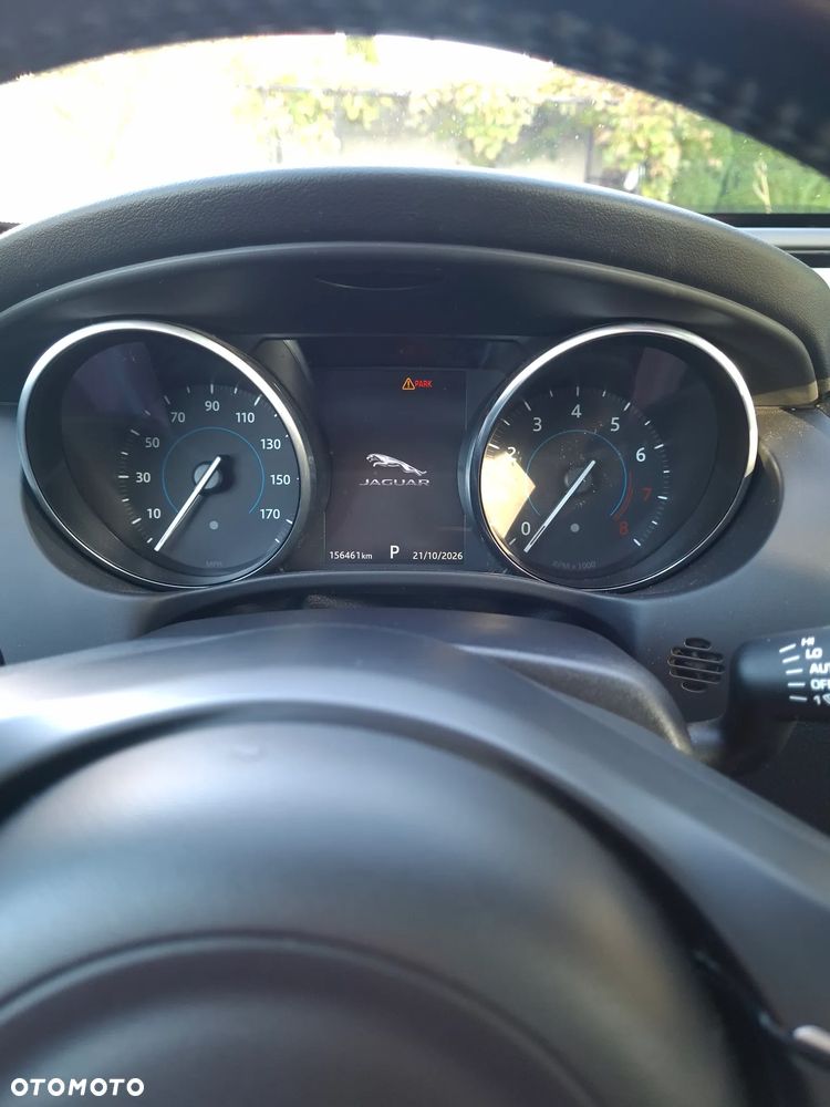 Jaguar XE 25t Prestige - 10