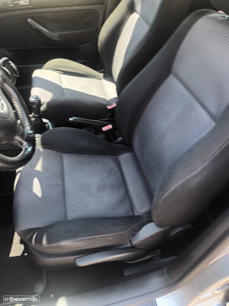 VW Golf 1.9 TDi Confortline AC - 13