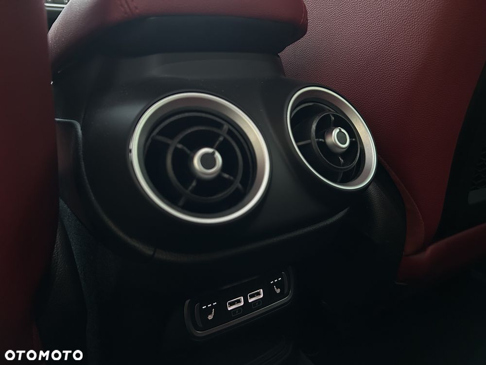 Alfa Romeo Stelvio - 24