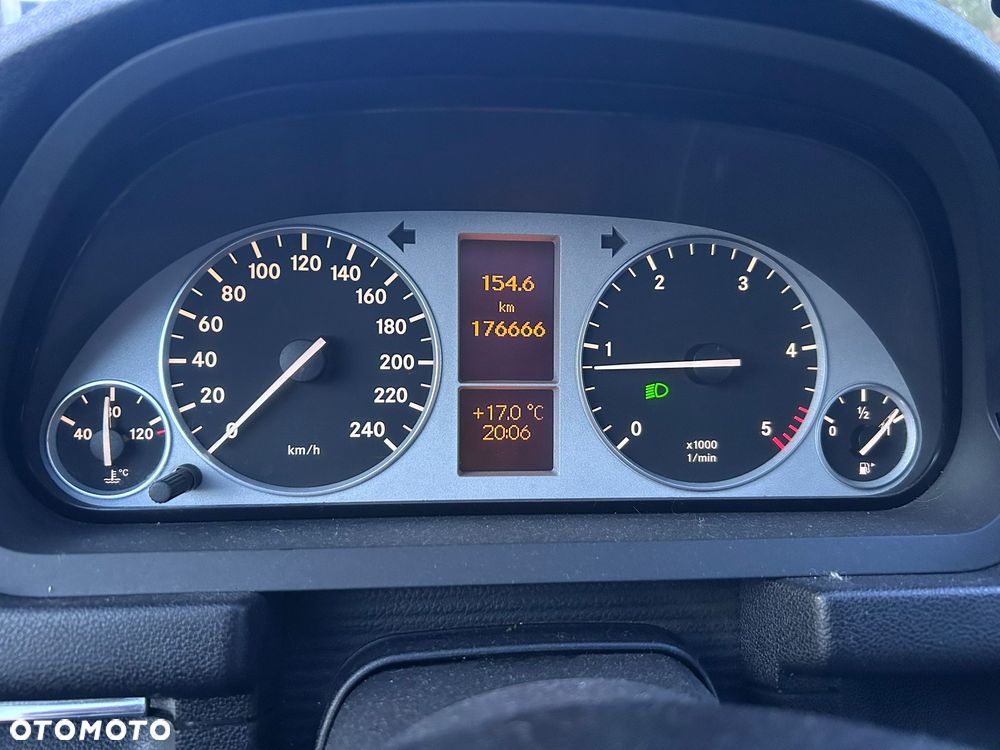 Mercedes-Benz Klasa B 200 CDI - 30