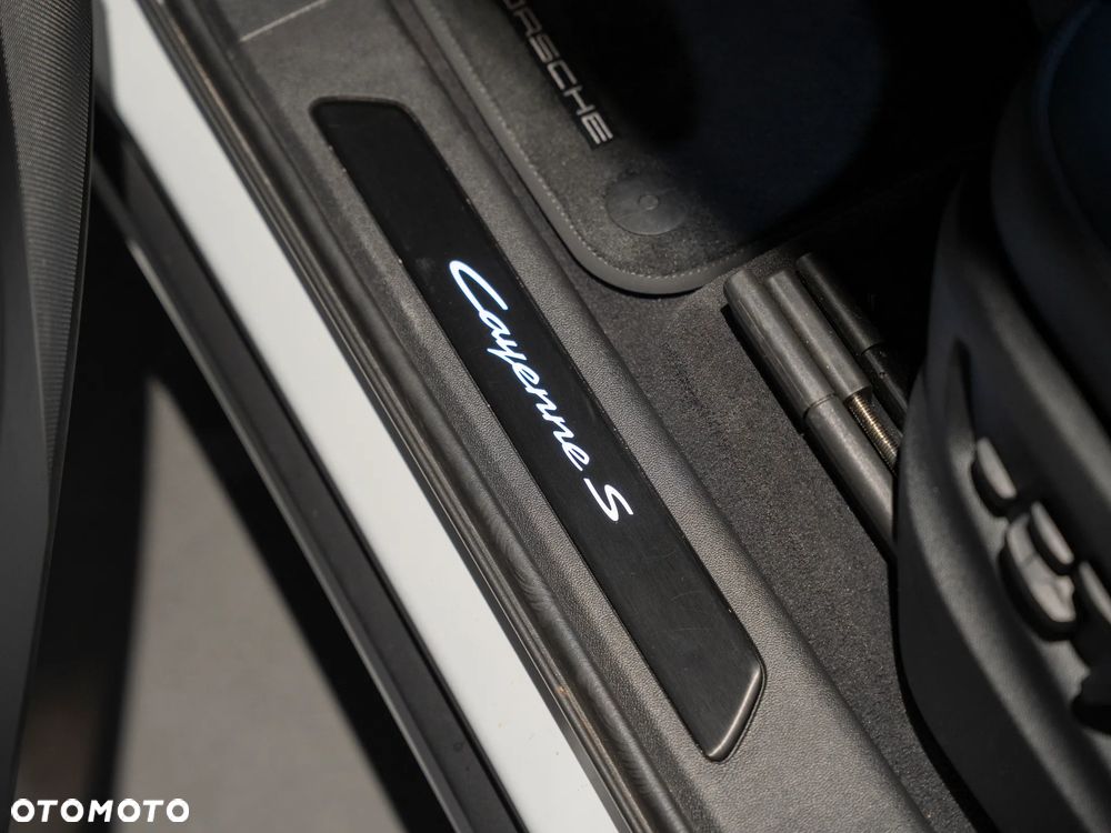 Porsche Cayenne S E-Hybrid PHEV - 23